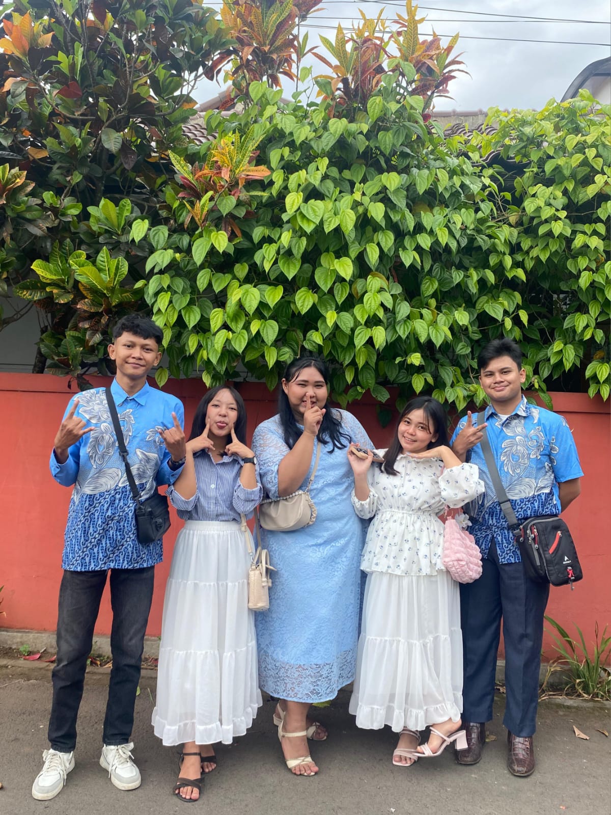 Foto bersama sepupu saat berkumpul